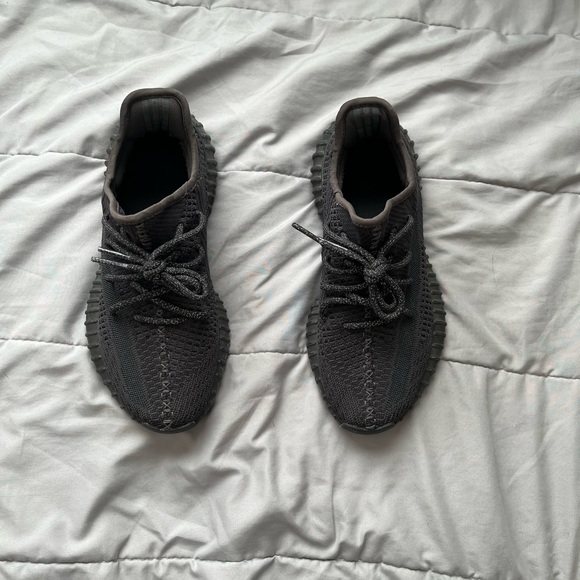 Yeezy 350 black non reflective, used good condition with box main image 9